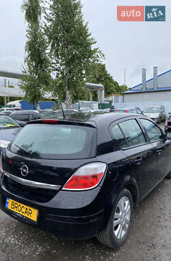 Хэтчбек Opel Astra 2005 в 