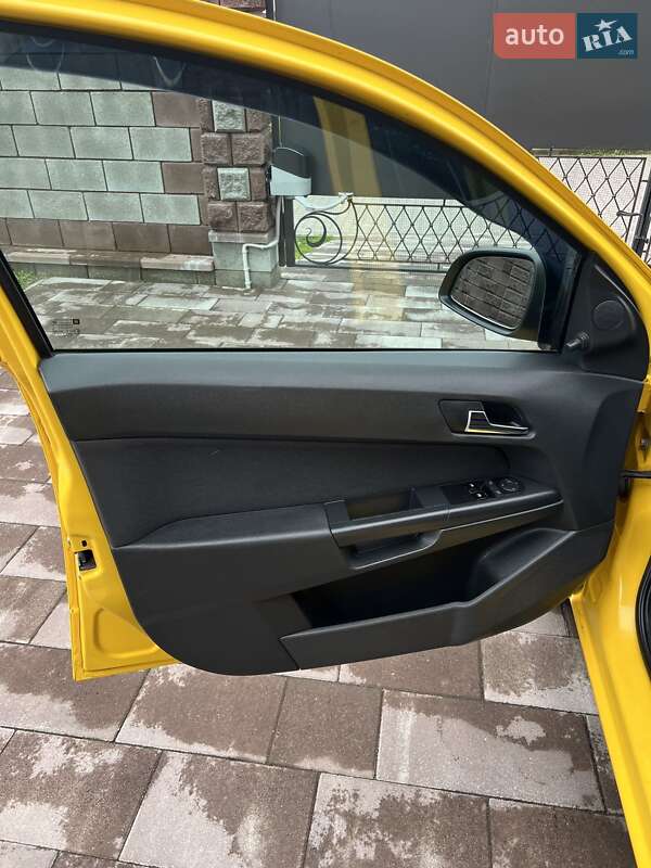Универсал Opel Astra 2009 в Ровно