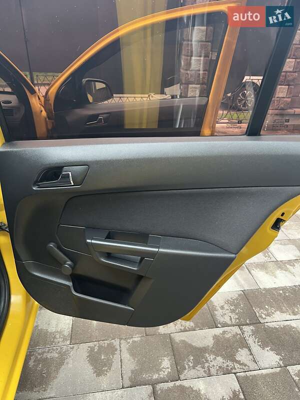 Универсал Opel Astra 2009 в Ровно