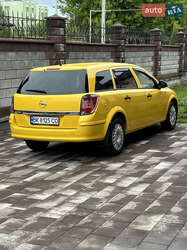 Универсал Opel Astra 2009 в Ровно