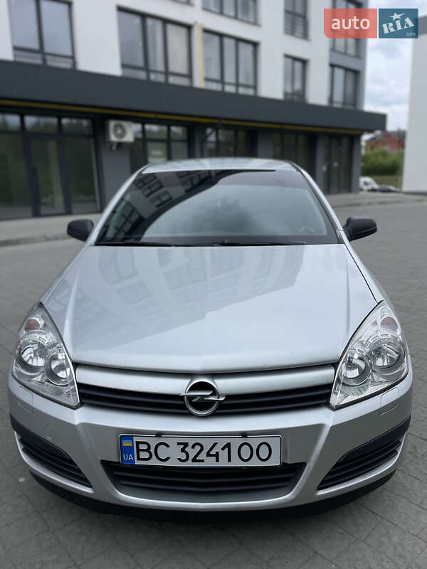 Хетчбек Opel Astra 2004 в Новояворівську