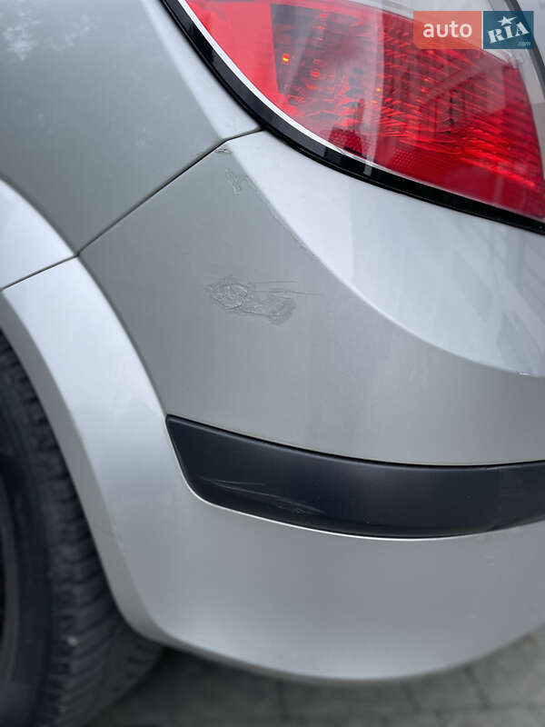 Хетчбек Opel Astra 2004 в Новояворівську
