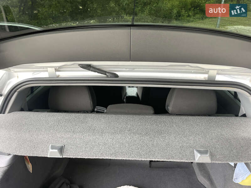 Хетчбек Opel Astra 2004 в Новояворівську