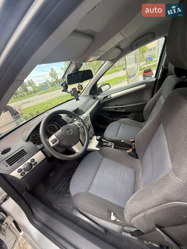 Универсал Opel Astra 2008 в Калуше