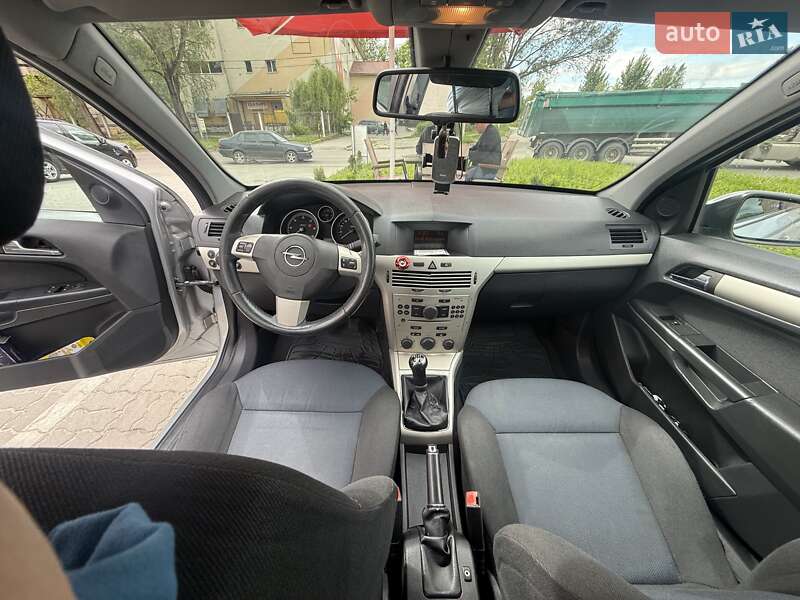 Универсал Opel Astra 2008 в Калуше
