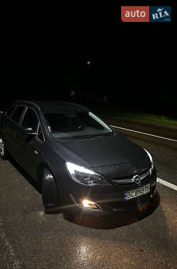 Универсал Opel Astra 2013 в 
