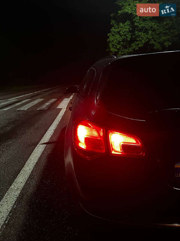 Универсал Opel Astra 2013 в Бориславе