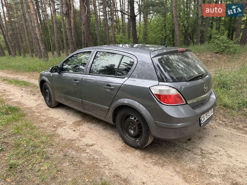 Хэтчбек Opel Astra 2004 в Черкассах