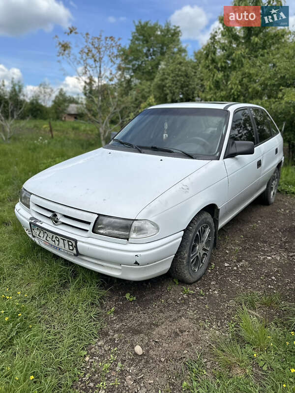 Седан Opel Astra 1993 в Долине