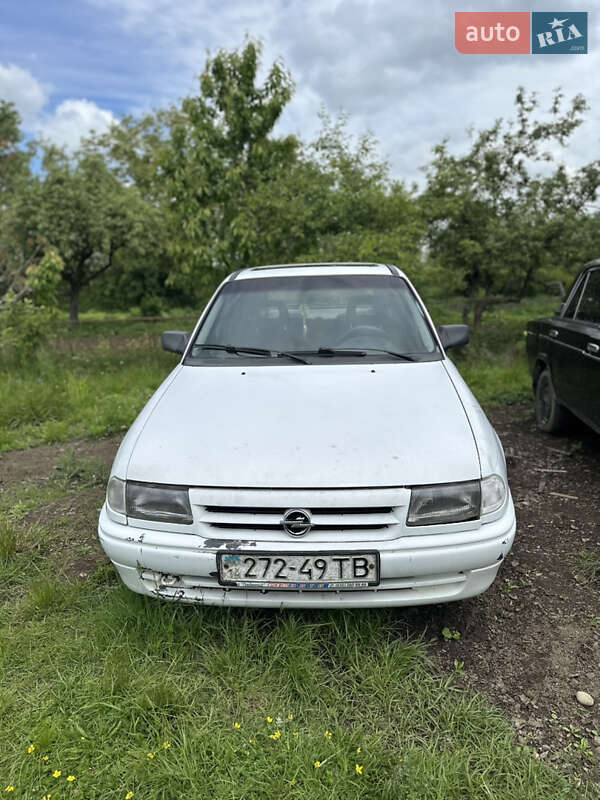 Седан Opel Astra 1993 в Долине