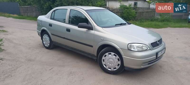 Седан Opel Astra 2006 в Кобеляках