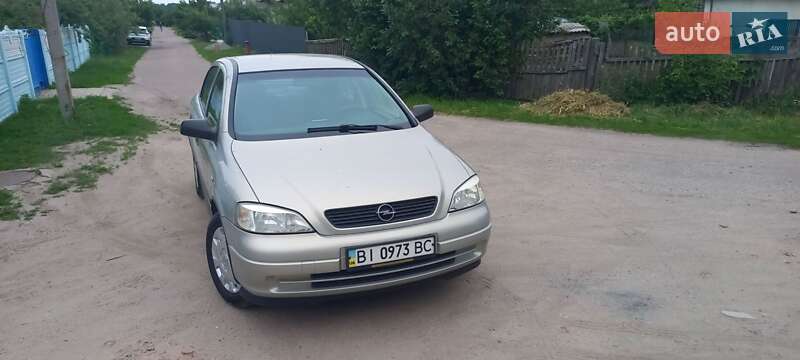 Седан Opel Astra 2006 в Кобеляках