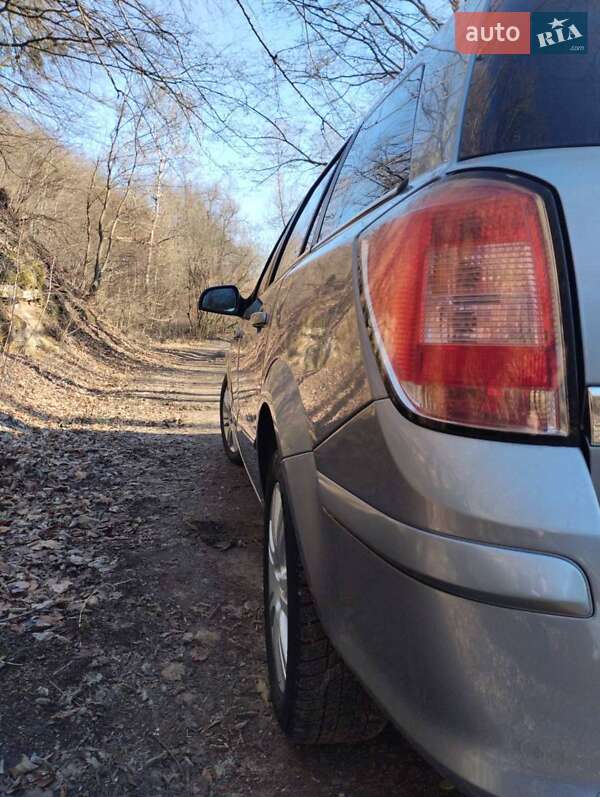 Универсал Opel Astra 2010 в Львове