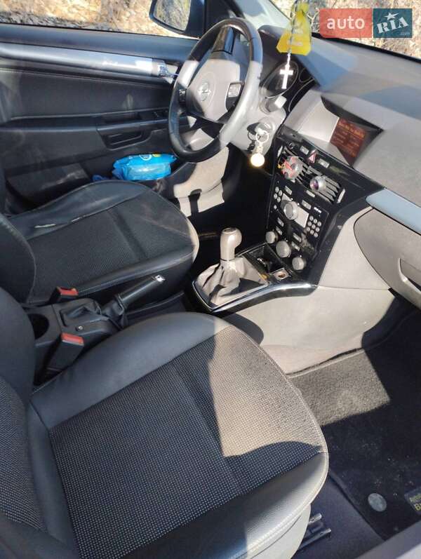 Универсал Opel Astra 2010 в Львове