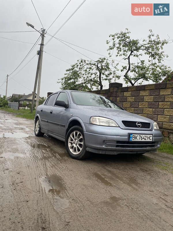 Седан Opel Astra 2008 в Сарнах