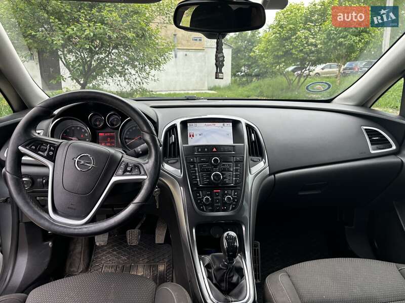 Универсал Opel Astra 2012 в Львове