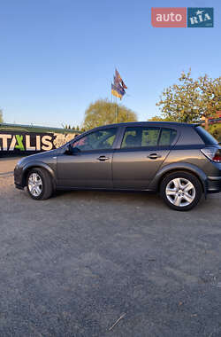 Хэтчбек Opel Astra 2012 в 