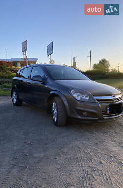 Opel Astra 2012