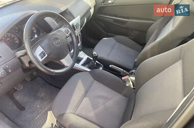 Хэтчбек Opel Astra 2012 в 
