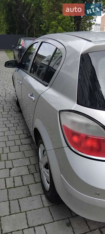 Хетчбек Opel Astra 2006 в Івано-Франківську