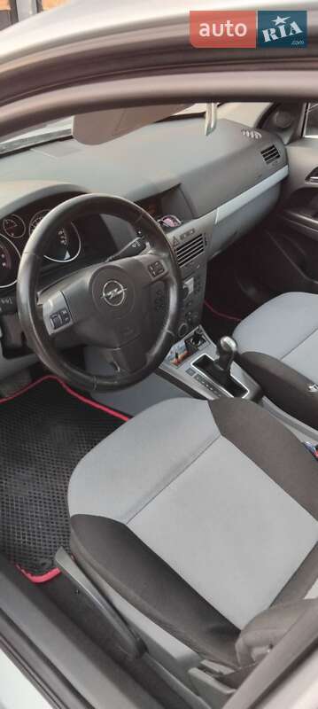 Хетчбек Opel Astra 2006 в Івано-Франківську