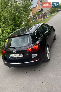 Универсал Opel Astra 2012 в 