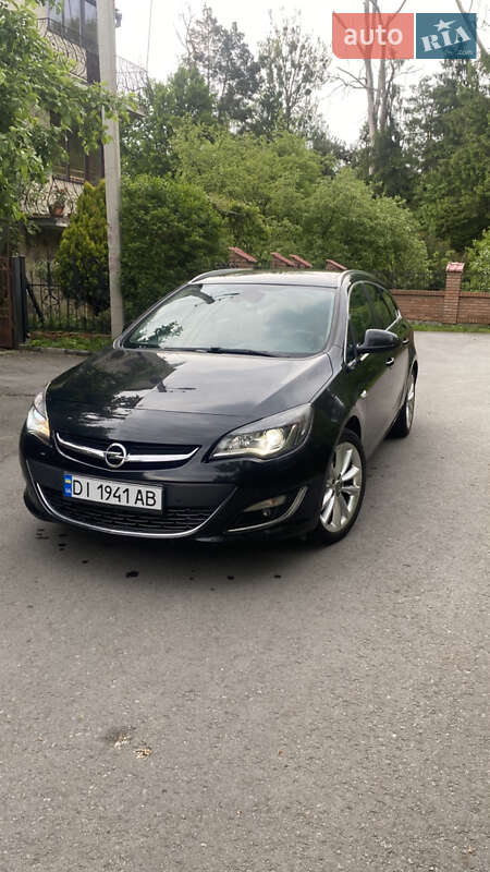 Универсал Opel Astra 2012 в 