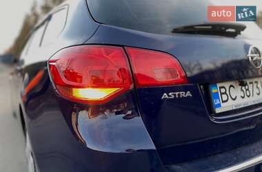 Универсал Opel Astra 2012 в 