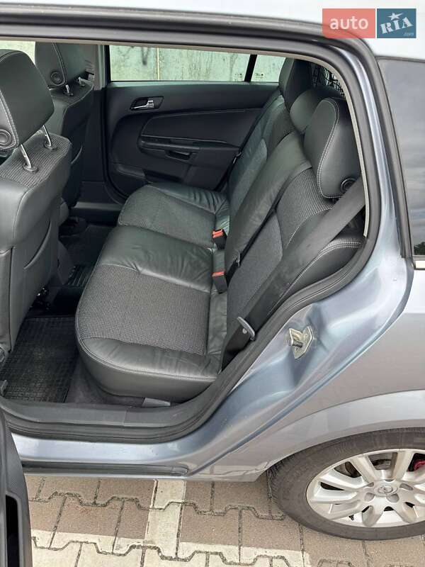 Универсал Opel Astra 2005 в Киеве