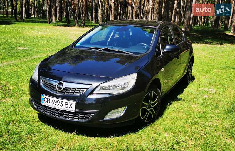 Хэтчбек Opel Astra 2011 в Чернигове