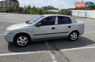 Седан Opel Astra 2005 в Ужгороде