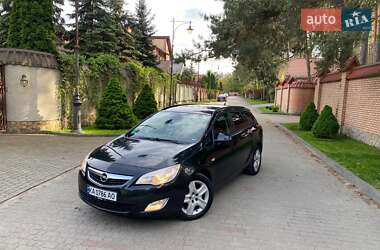 Універсал Opel Astra 2012 в Львові