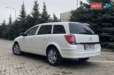 Универсал Opel Astra 2012 в 
