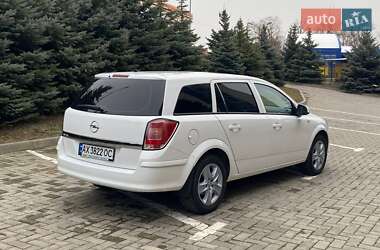Универсал Opel Astra 2012 в 