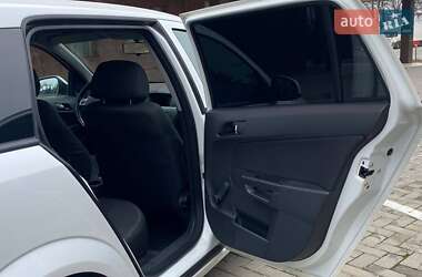 Универсал Opel Astra 2012 в 