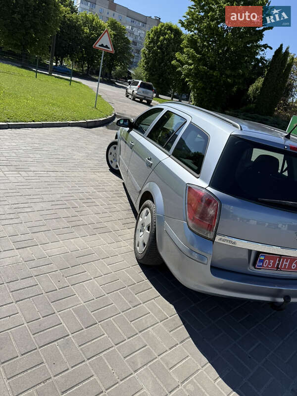 Універсал Opel Astra 2005 в Луцьку