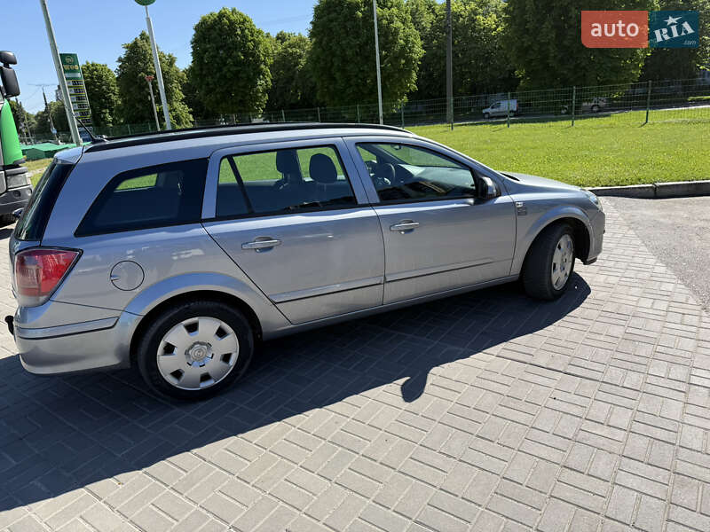 Універсал Opel Astra 2005 в Луцьку