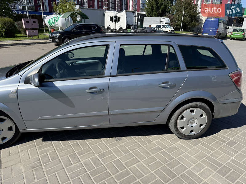 Універсал Opel Astra 2005 в Луцьку