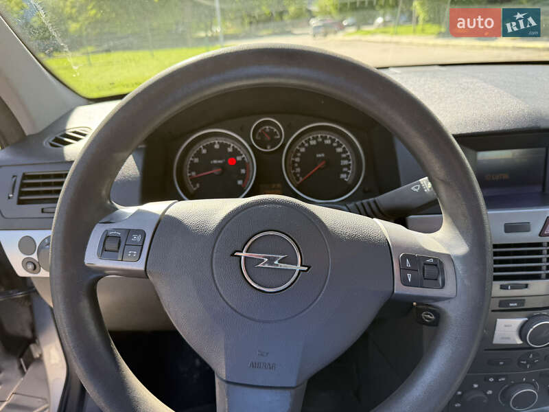 Універсал Opel Astra 2005 в Луцьку