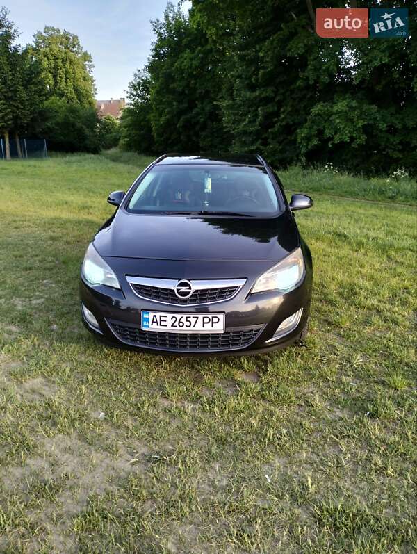 Универсал Opel Astra 2012 в Днепре