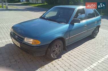 Хэтчбек Opel Astra 1993 в Гвоздеце