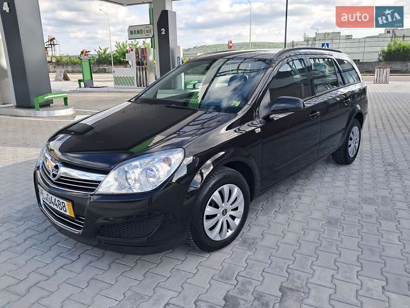 Универсал Opel Astra 2008 в Могилев-Подольске