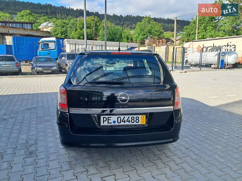 Универсал Opel Astra 2008 в Могилев-Подольске