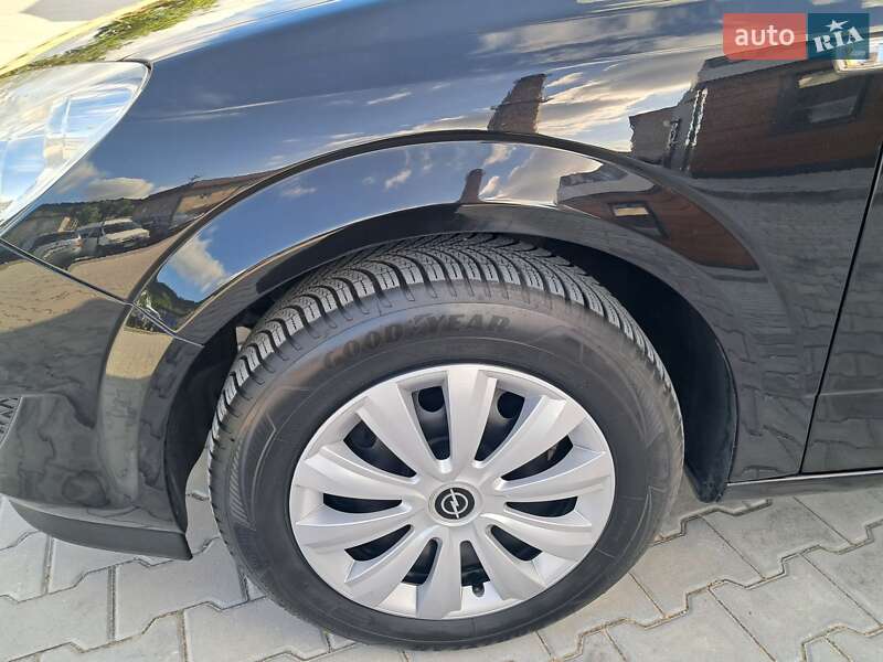 Универсал Opel Astra 2008 в Могилев-Подольске