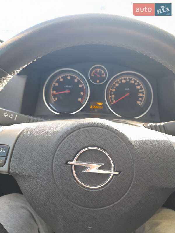 Универсал Opel Astra 2006 в Звягеле