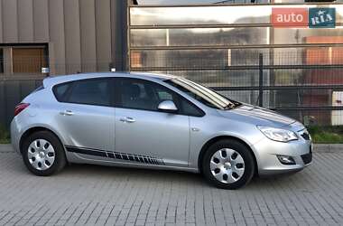 Хэтчбек Opel Astra 2011 в 
