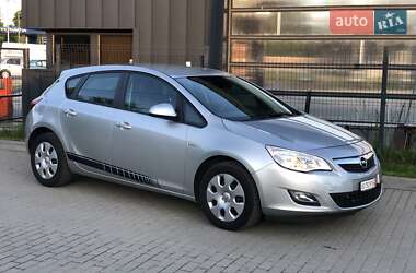 Хэтчбек Opel Astra 2011 в 