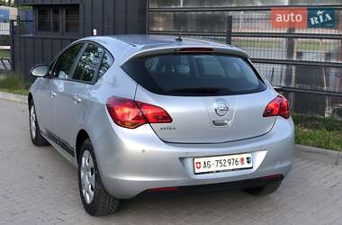 Хэтчбек Opel Astra 2011 в 