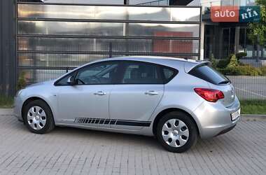 Хэтчбек Opel Astra 2011 в 