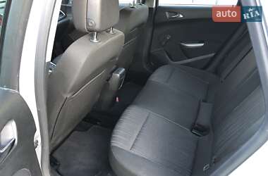 Хэтчбек Opel Astra 2011 в 